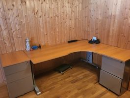 Bureau d'angle en bois avec caissons gris bon état