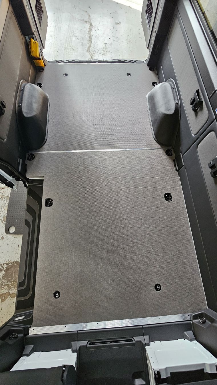 Mercedes-Benz Altri accessori per camping: NEU Mercedes Sprinter Bodenplatte – Nuovo (secondo la descrizione) da Stäfa venduto da Mr.Kistair