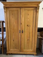 Antiker Holzschrank