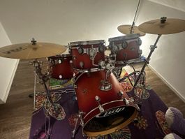 Schlagzeug PDP Pacific Series rot mit Paiste Becken