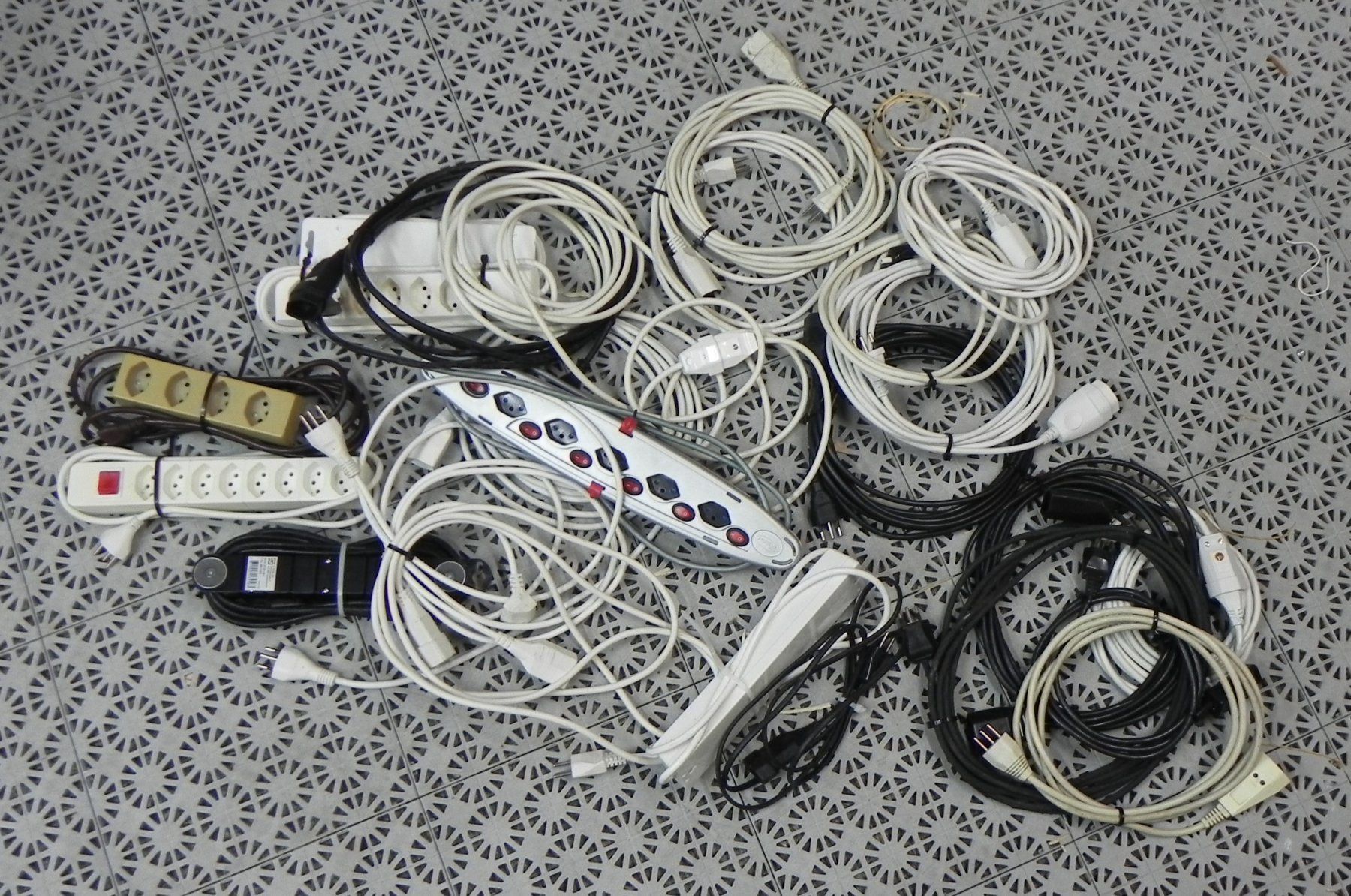Alimentazione elettrica: 220 v Steckleisten – Usato da Wolfenschiessen venduto da bricoleur69 1