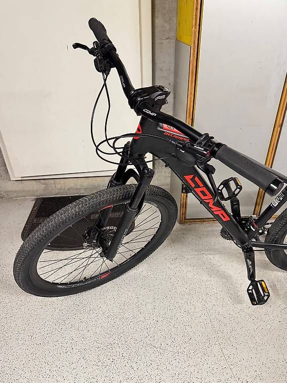 Biciclette: COMP Decamper XTS Mountainbike  schwarz/rot – Usato da Lachen SZ venduto da viki_huber 1