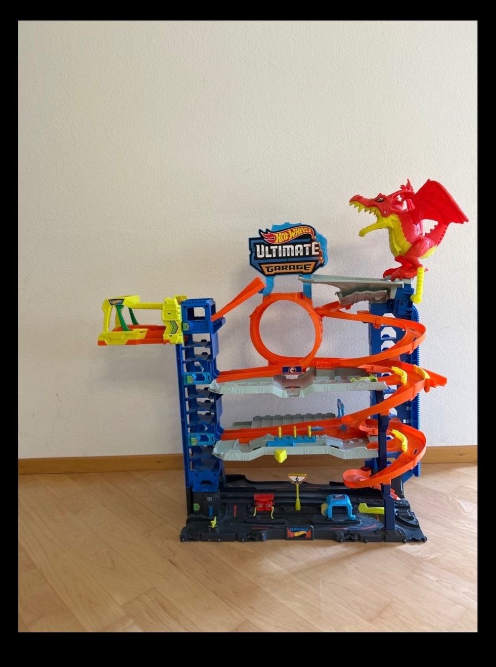 Hot Wheels Giocattoli: HOT WHEELS City Ultimate Garage – Usato da Otelfingen venduto da FaSa03 1