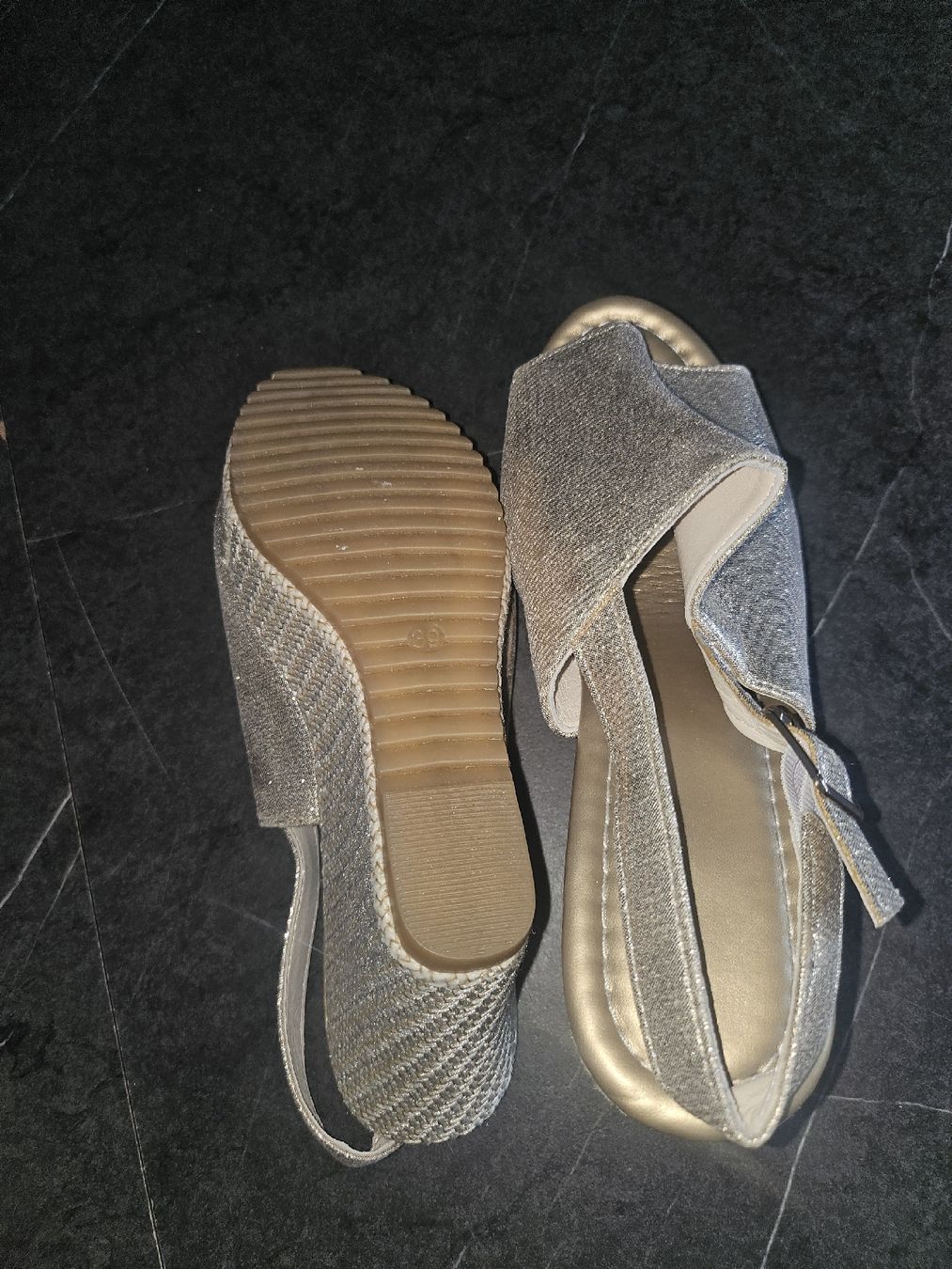 Chaussures femmes: Sandales compensées doré taille 39 neuve – Neuf avec emballage d'origine à Biel/Bienne par stessy12 1