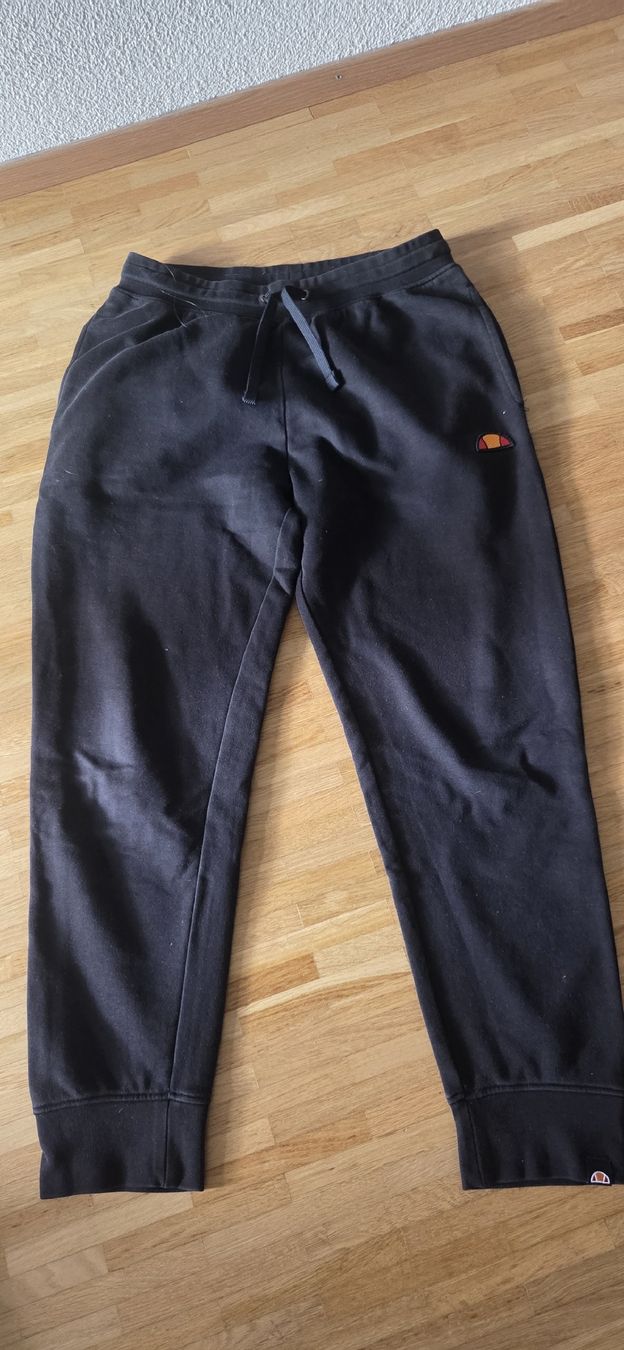 Pantaloni: Ellesse Jogginghose schwarz Grösse M guter Zustand – Usato da Zürich venduto da Mmg75 1