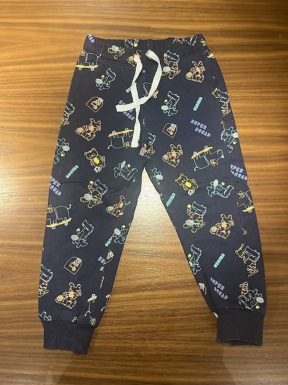 Pantalons: Maglietta e pantaloni bimbo – D'occasion à Viganello par gag_b22t