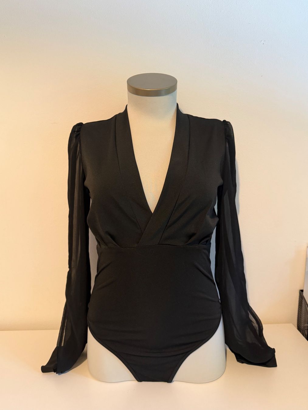 Top: BODY MANCHES TRANSPARENTES – Usato da Cheseaux-Noréaz venduto da ath_cq52