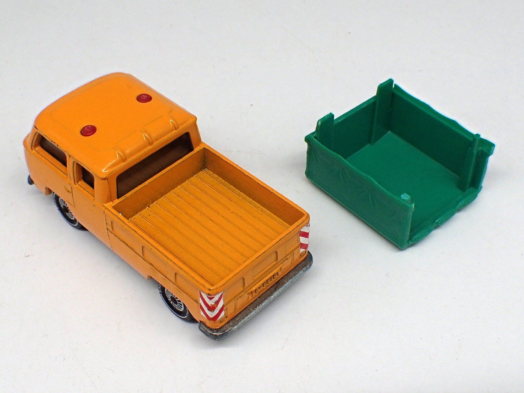 Siku Modellini d'auto: Siku 1331 - VW T2 Pritsche orange – Usato da Ostermundigen venduto da archeopteryx 5
