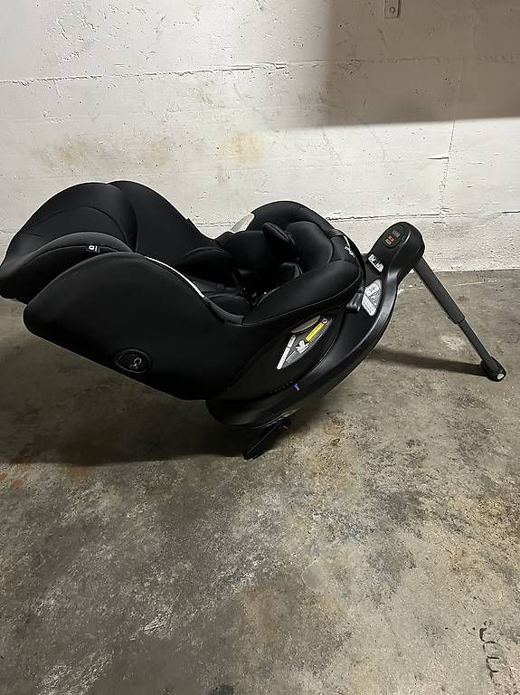 Sièges auto: Joie Kindersitz i-Spin 360 – D'occasion à Illnau-Effretikon par Loredana250 1