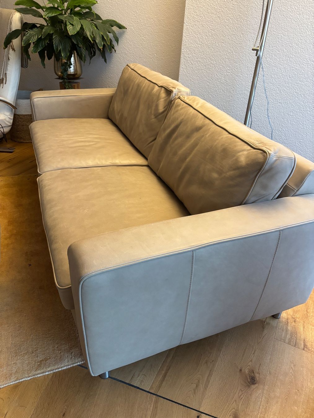 Pfister Sofas: Ledersofa mit passenden Polsterhocker – D'occasion à Lohn-Ammannsegg par brainy66 1