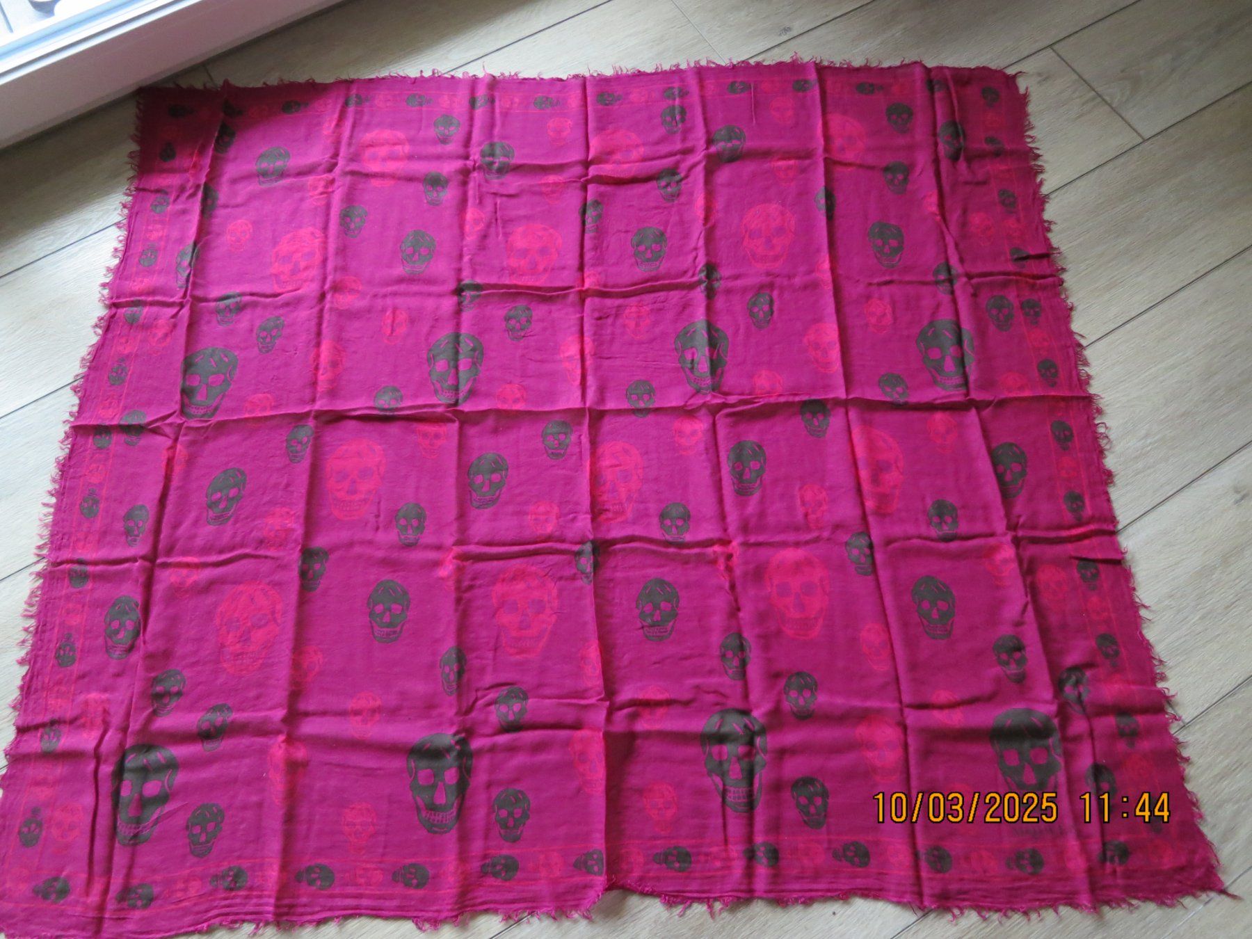 Alexander Mcqueen Foulard & Sciarpe: Alexander McQueen Schal – Usato da Olten venduto da Lilafarben