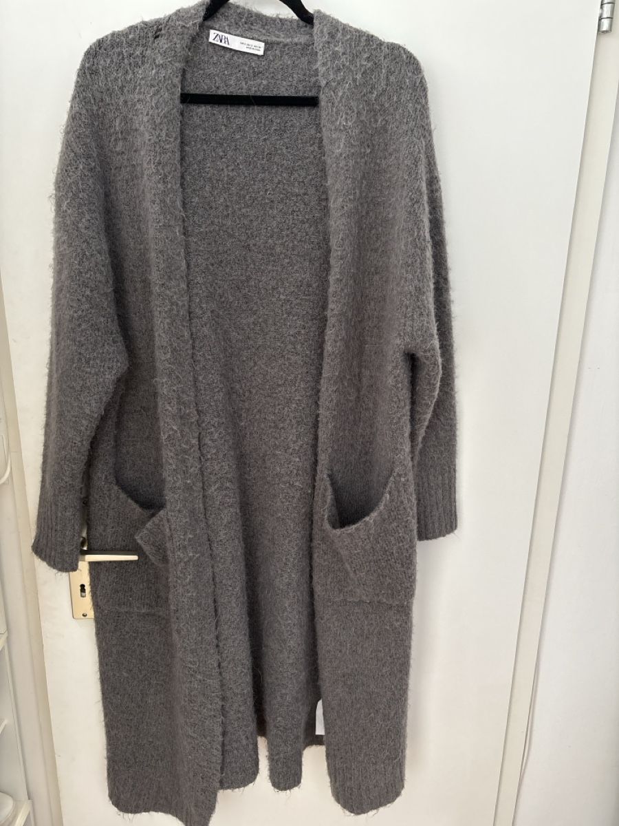 Zara Pullover & Sweatshirts: Zara Strickjacke grau lang,  S  – Gebraucht aus Flims Dorf von chauy