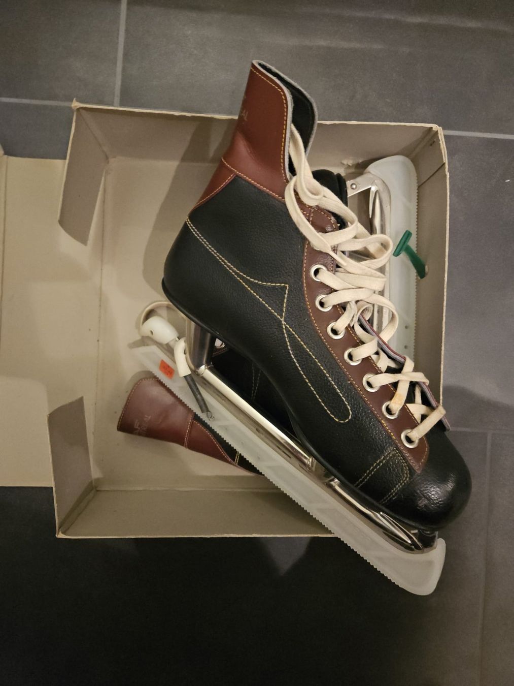 Graf Pattini da ghiaccio: Schlittschuhe Vintage – Usato da Gränichen venduto da Chliises1 1
