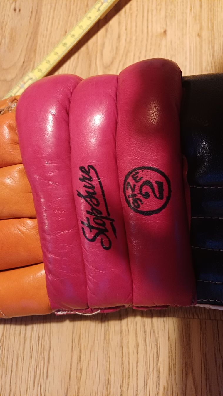 Altri accessori da uomo: Alte Eishockey Handschuhe – Usato da Flawil venduto da Pinkmalibu 8