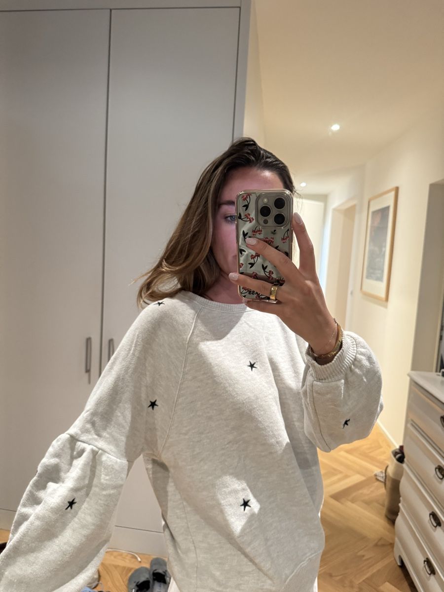 Pullover & Sweatshirts: Pullover hellgrau mit Sternen Grösse S von Lovestitch – Gebraucht aus Zürich von sop_5gg8