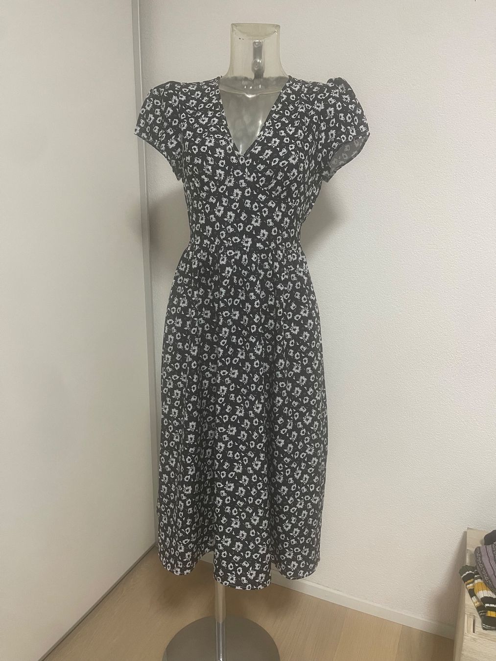 Shein Vestiti: Sommerkleid elastischer Bund S – Nuovo (secondo la descrizione) da Dietikon venduto da Nieselchen