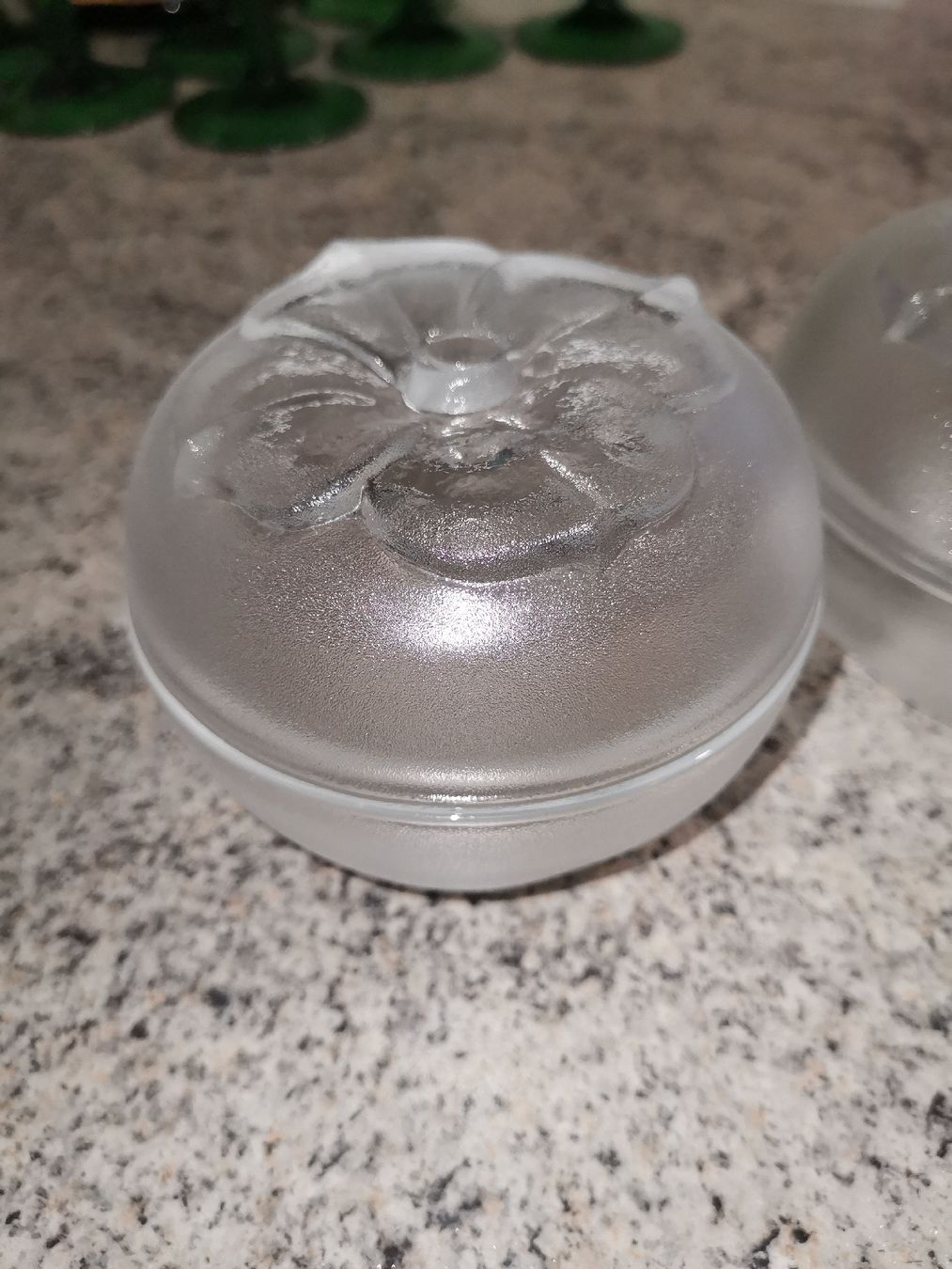 Bicchieri: 2 KLEINE GLAS SCHALE MIT DECKEL – Nuovo (secondo la descrizione) da basel venduto da lupettone 1