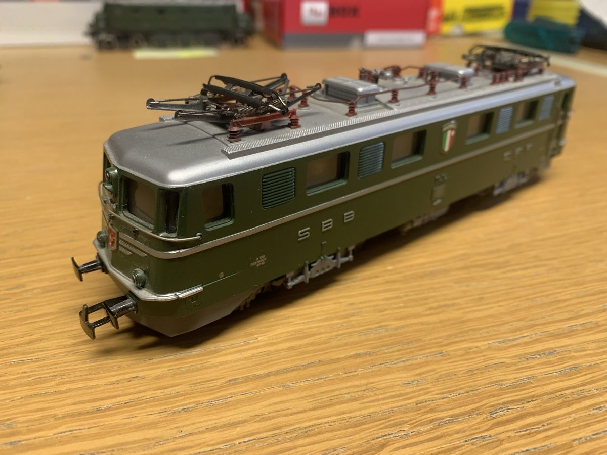 Märklin Modellini di ferrovie: Märklin Ae6/6 Neuchatel mit Motorola Decoder,AC, Nr.H84 – Usato da Winden venduto da EmilNeu
