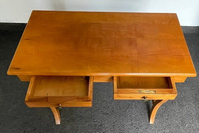 Tavoli: Kleiner Holztisch mit 2 Schubladen – Usato da Oberrieden venduto da Ket25 4