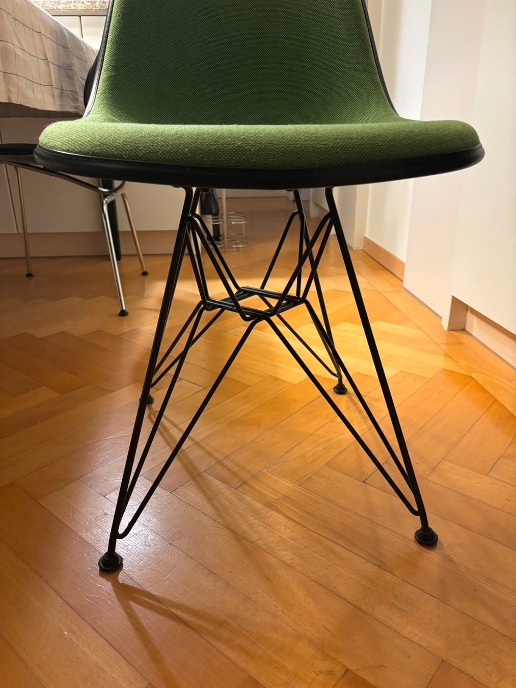 Vitra Stühle: Eames Plastic Side Chair DSR von VITRA – Gebraucht aus Triboltingen von Lavazza9 5