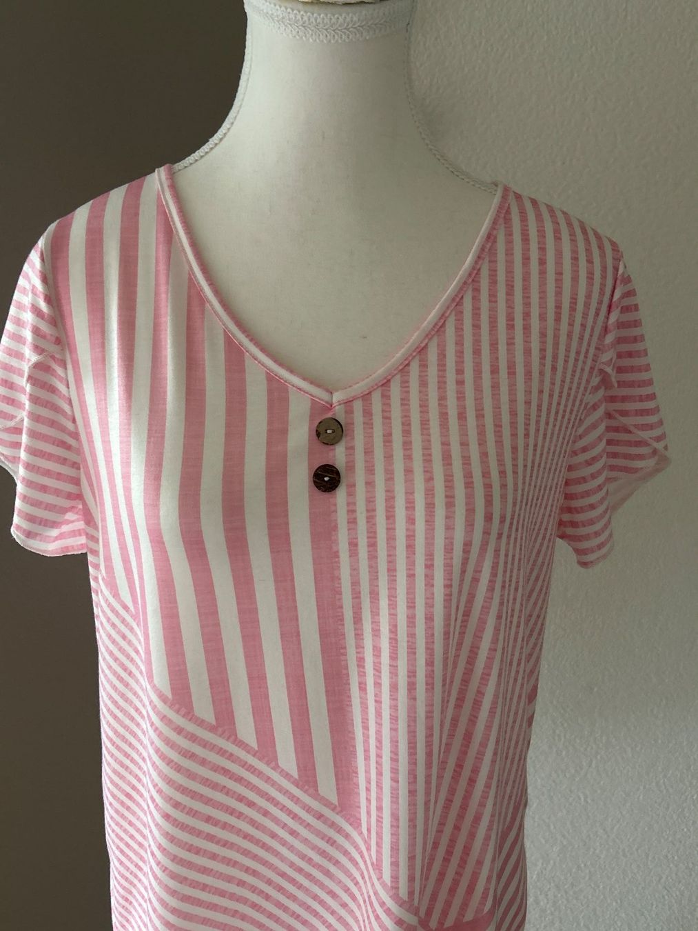 T-shirt: Kurzarm Shirt rosa/ weiss gestreift Grösse M – Nuovo (secondo la descrizione) da Brunnen venduto da Nala2929
