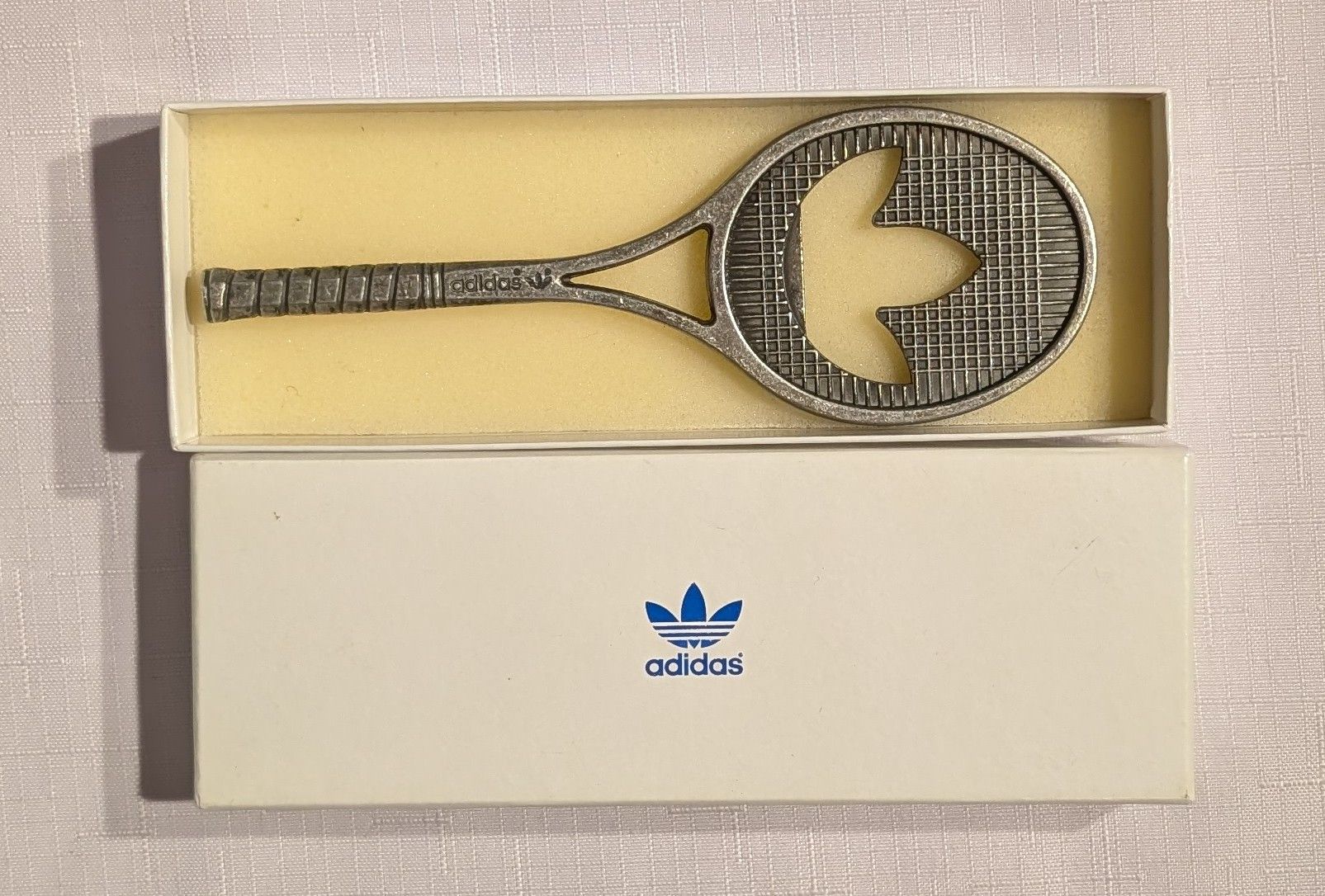 Apribottiglie & Tappi per chiusura: Adidas Flaschenöffner Tennisschläger – Nuovo (secondo la descrizione) da Wängi venduto da ABIZONE-86 1
