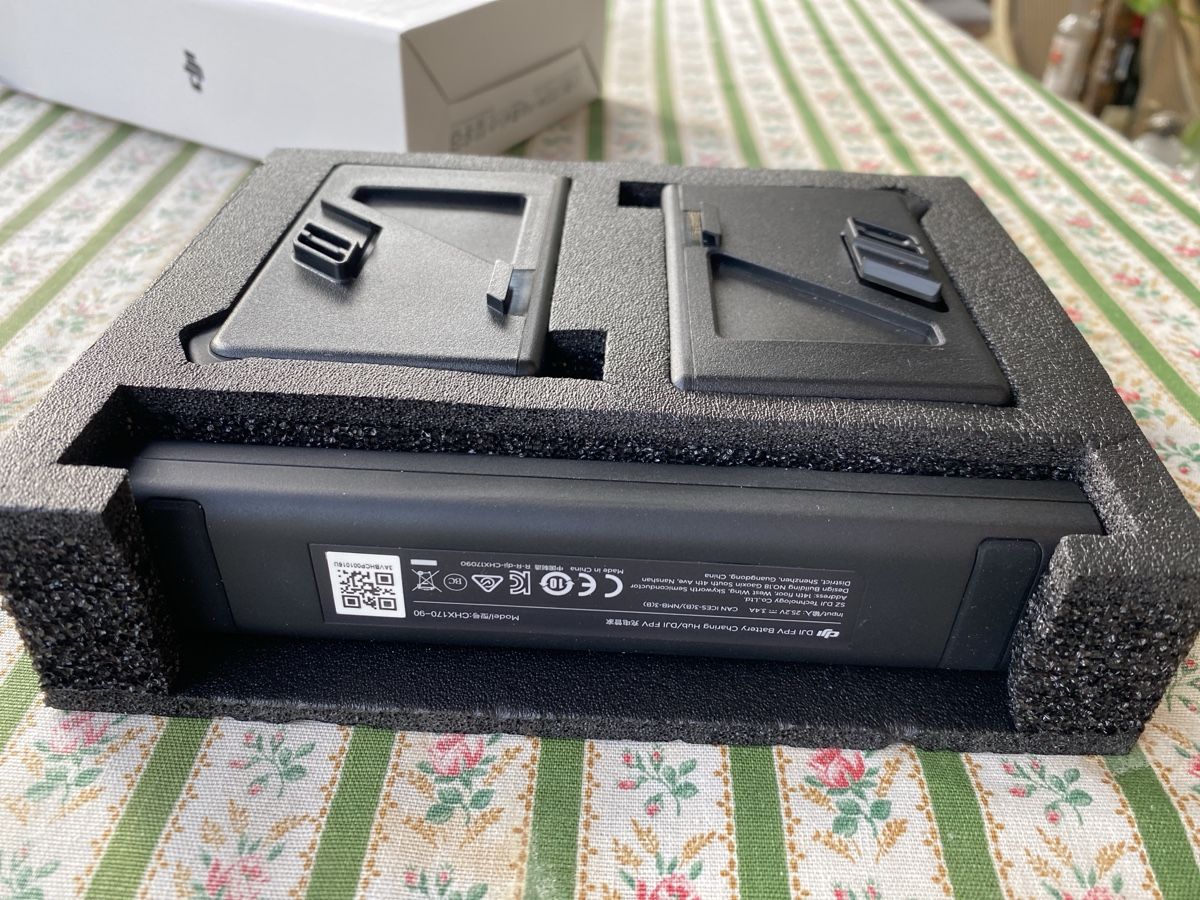 DJI Accus, Chargeurs & Blocs d'alimentation: DJI FPV FLY MORE KIT – Neuf (Voir description) à Genève par MonCheriBibi 4