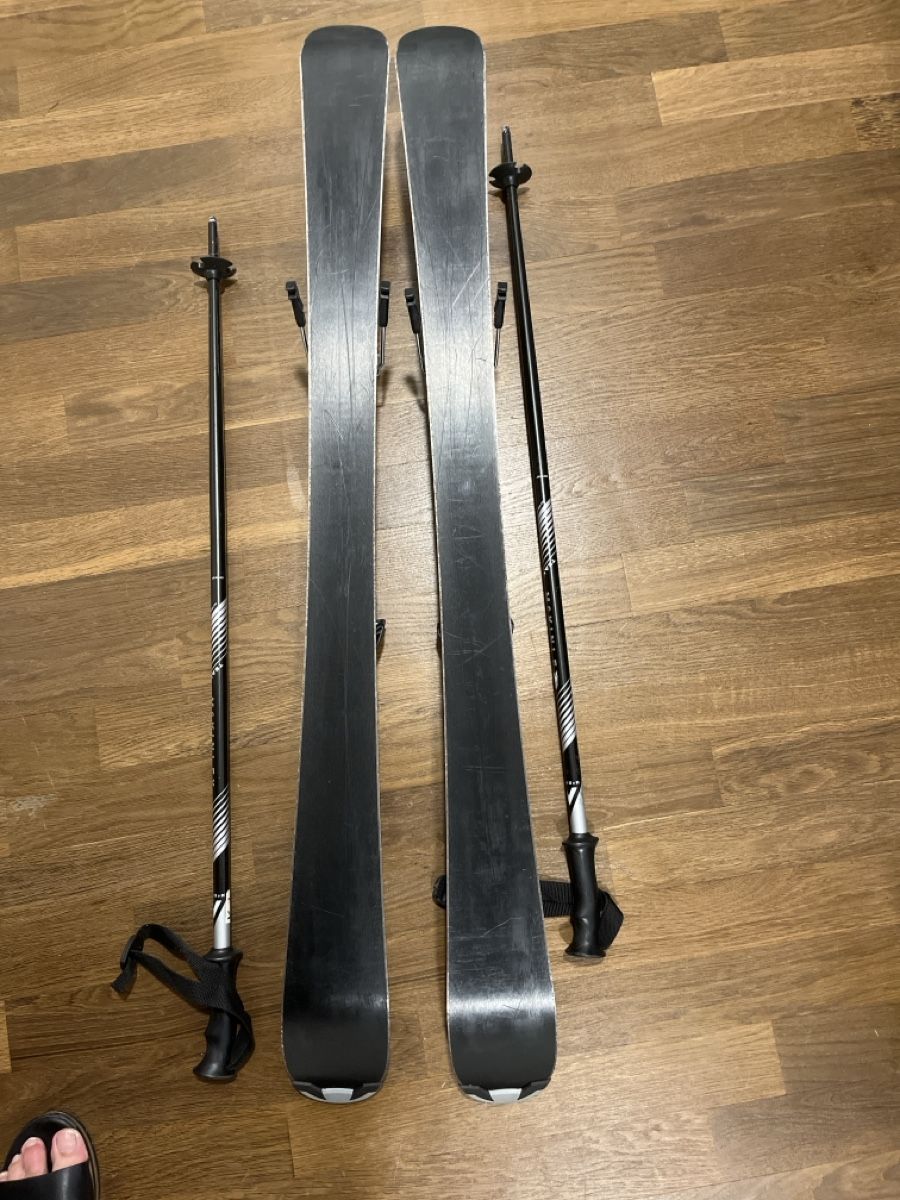 Sci: Kinder Ski 110cm mit Bindung Stöcke – Usato da Oberhasli venduto da pinkkiki111 1