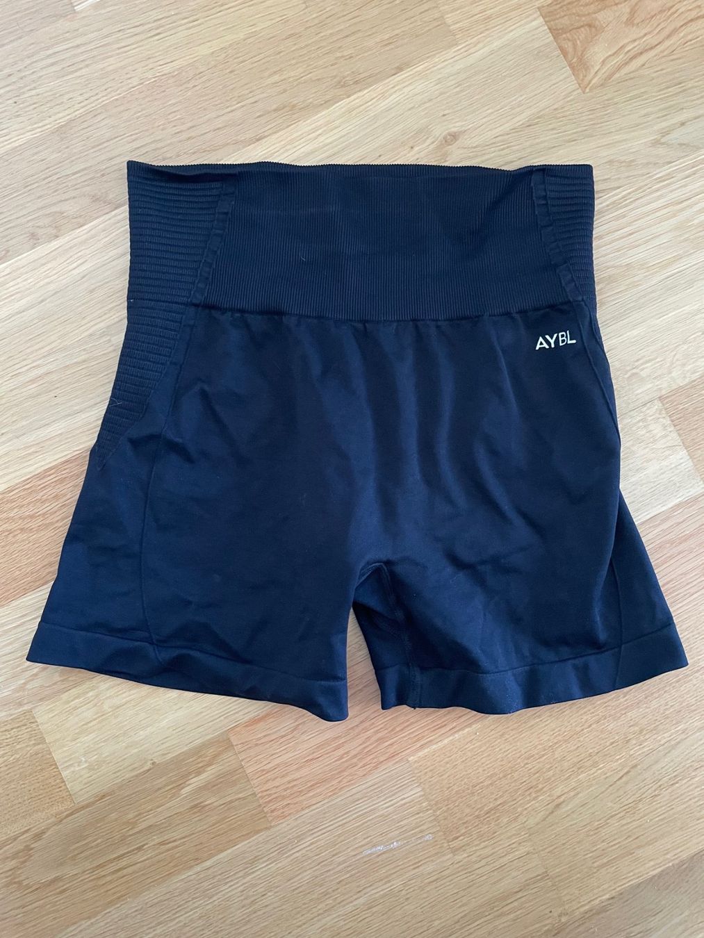 Aybl Pantaloni: Short aybl (M) – Usato da Bussigny venduto da almee14