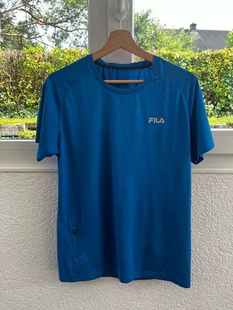 T-shirt de sport bleu FILA, comme neuf