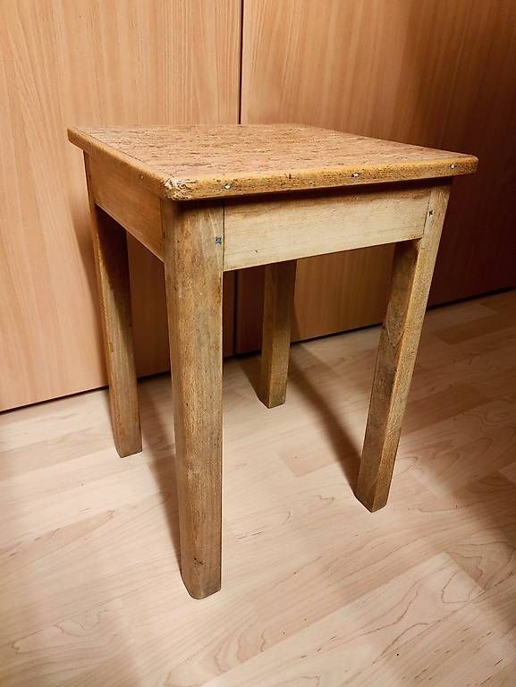 Sgabelli: Trois tabourets en bois vintage – Usato da Marly venduto da Nabrudis 1