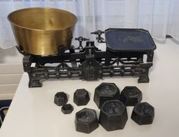 Deko Balkenwaage 10kg mit Messingschale und Gewichten