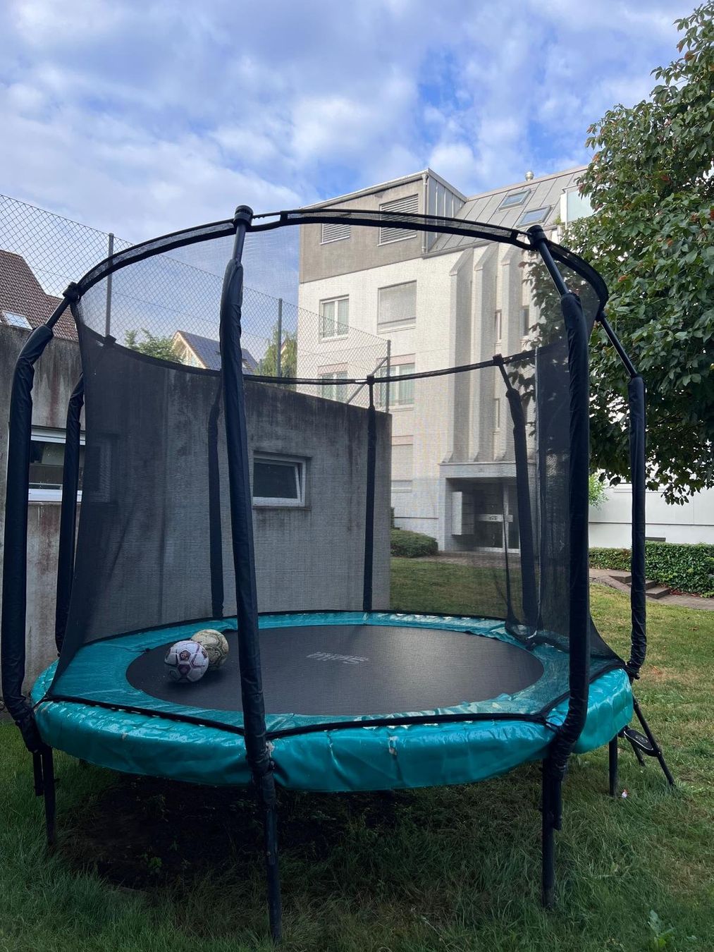 Salta Trampoline: Trampolin Salta First Class – Gebraucht aus Dällikon von outpost 2