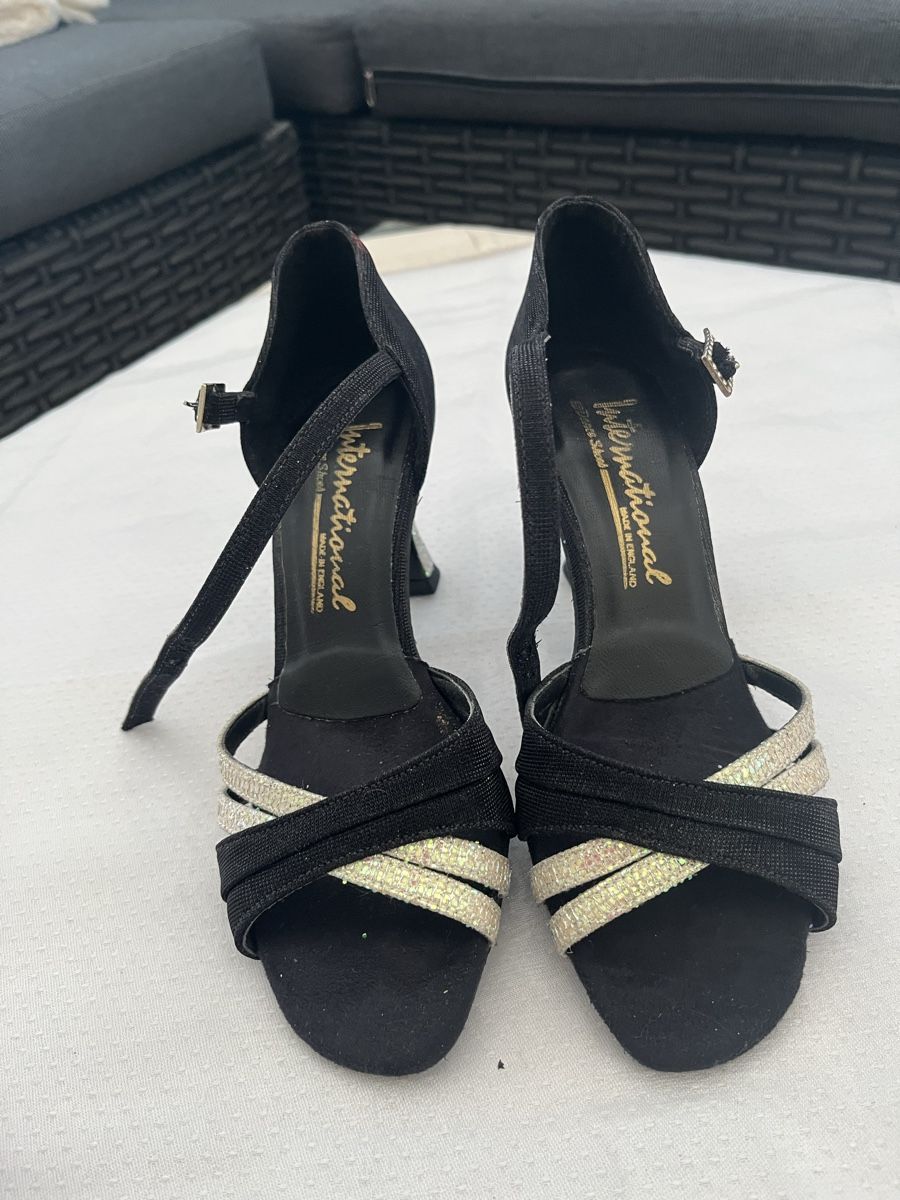 Scarpe da donna: Tanzschuhe – Usato da Bolligen venduto da candelaria