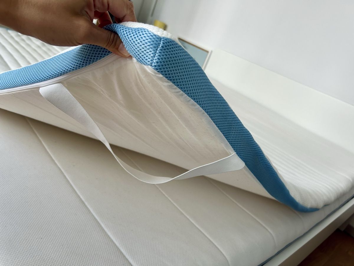 Letti: White Bed Frame with Mattress and Topper - As new! – Nuovo (secondo la descrizione) da Zürich venduto da lud_7ztt 7