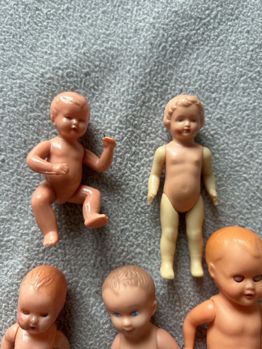 Bambole: 8 kleine alte Puppen – Usato da Bonstetten venduto da Ebano- 3
