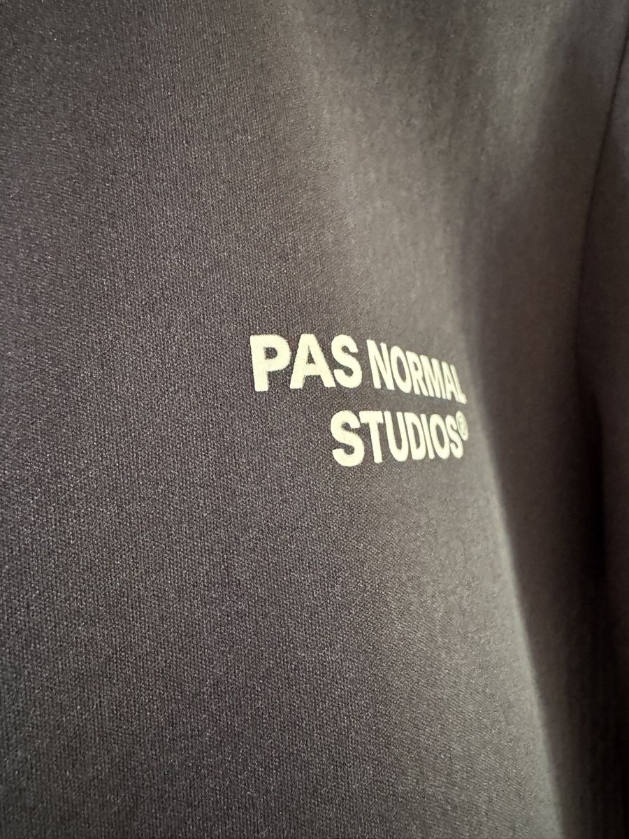Pas Normal Studios Canottiere & Pantaloni: Pas Normal Studios - Essential Thermal Long Sleeve Jersey – Usato da Diesse venduto da second_life 1