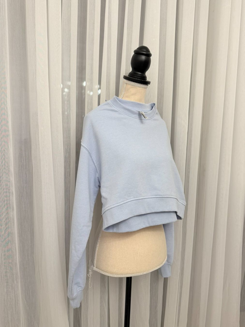 H&M Maglioni & Felpe: Kurz Pullover / Sweater Babyblau – Nuovo (secondo la descrizione) da Zürich venduto da ffeti 1