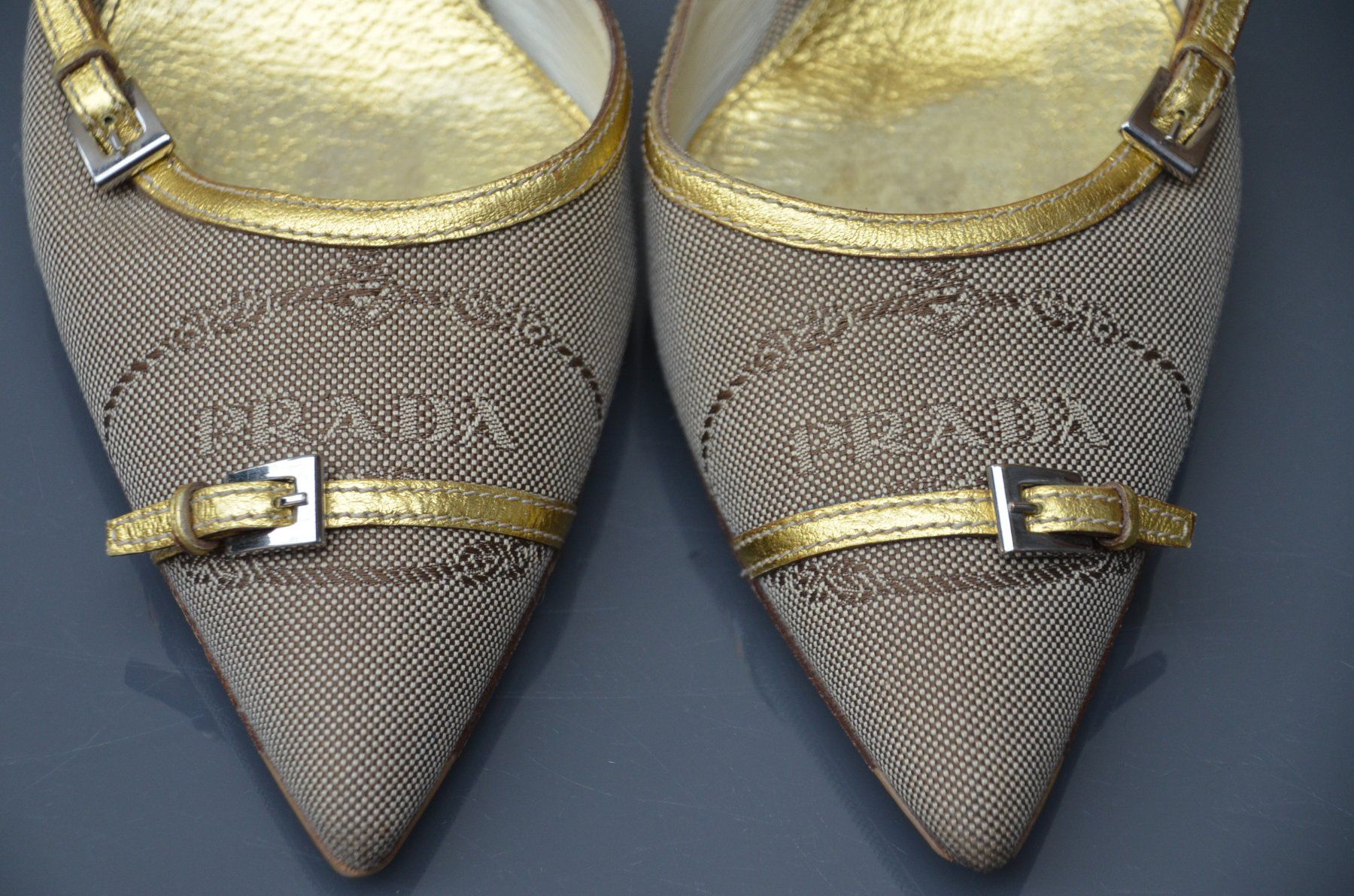 Prada Scarpe da donna: Prada Schuhe / chaussures .39 – Usato da Collonges venduto da arashee 3