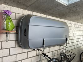 Thule Touring M Dachbox grau inkl Wandhalterung gebraucht