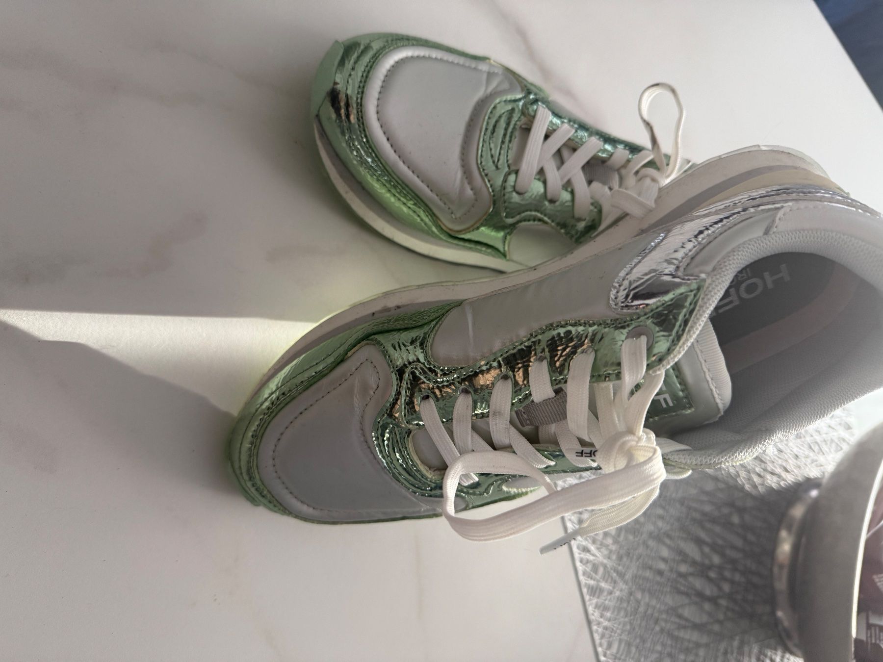 Scarpe da donna: Trendige HOFF Sneakers, Silber/Grün, Grösse 38, – Usato da Winterthur venduto da Lumi11