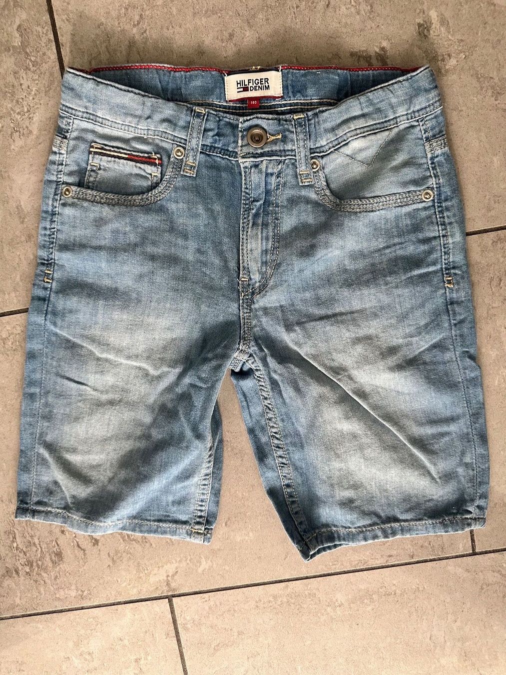 Tommy Hilfiger Pantaloni: Shorts Hilfiger Gr. 140 – Usato da Bolligen venduto da chaetzli1133