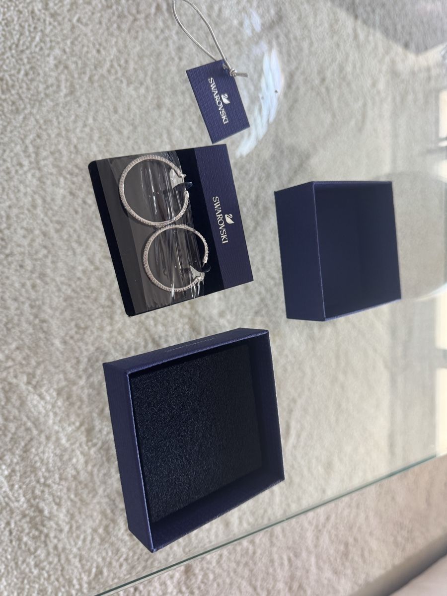 Swarovski Ohrringe & -stecker: Swarovski Ohringe, Schlangenmuster 💜. Neu.  – Neu und originalverpackt aus Zürich von Anilein_9989 2