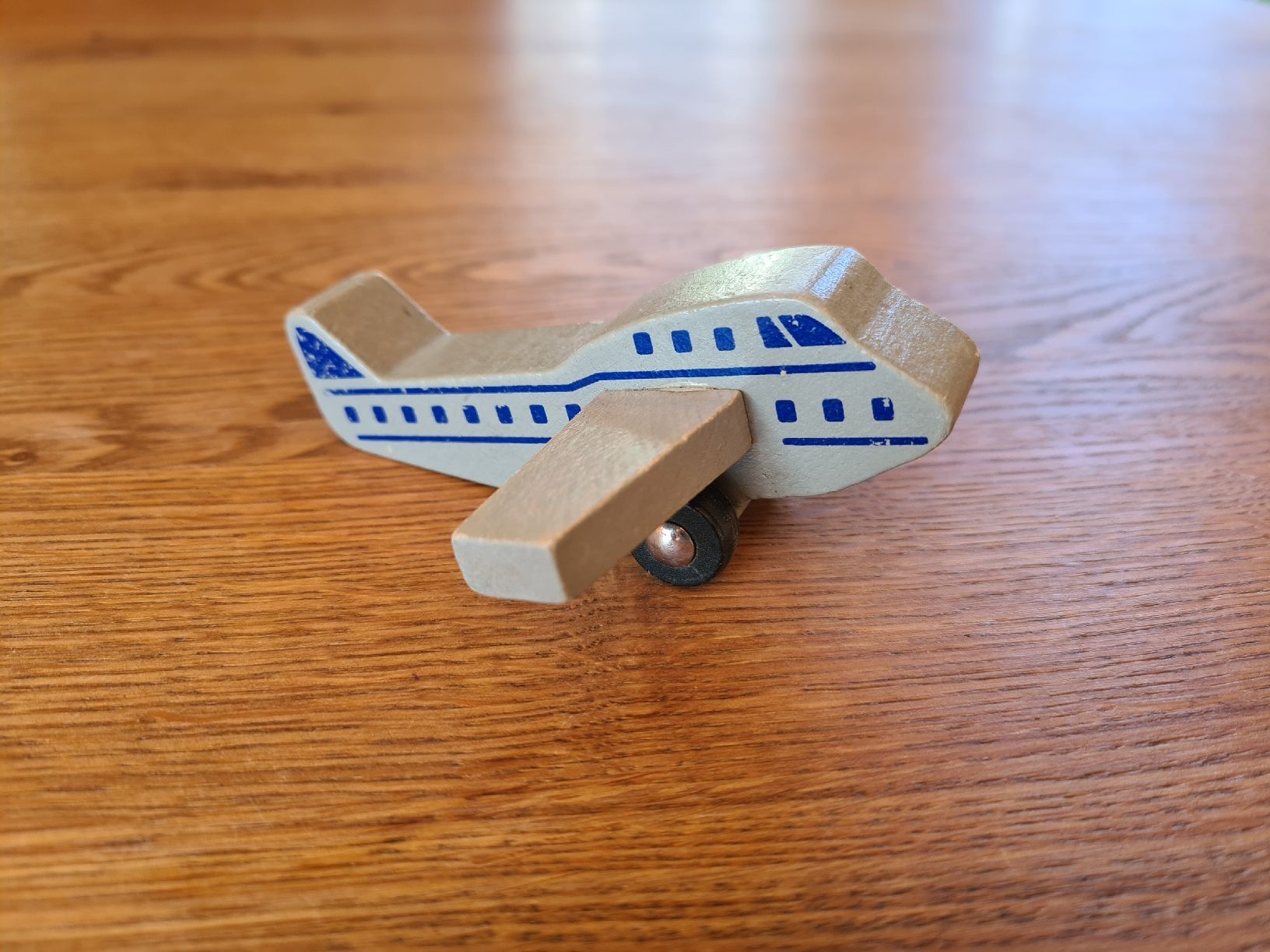 Jouets: Boeing 747 vintage Holzspielzeug – D'occasion à frutigen par Plethora14