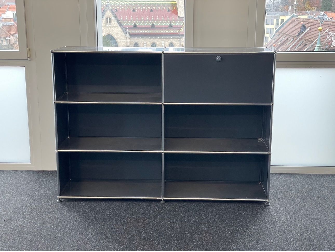 USM Scaffali: USM Haller Sideboard in Anthrazitgrau – Usato da Grenchen venduto da Design-Outlet