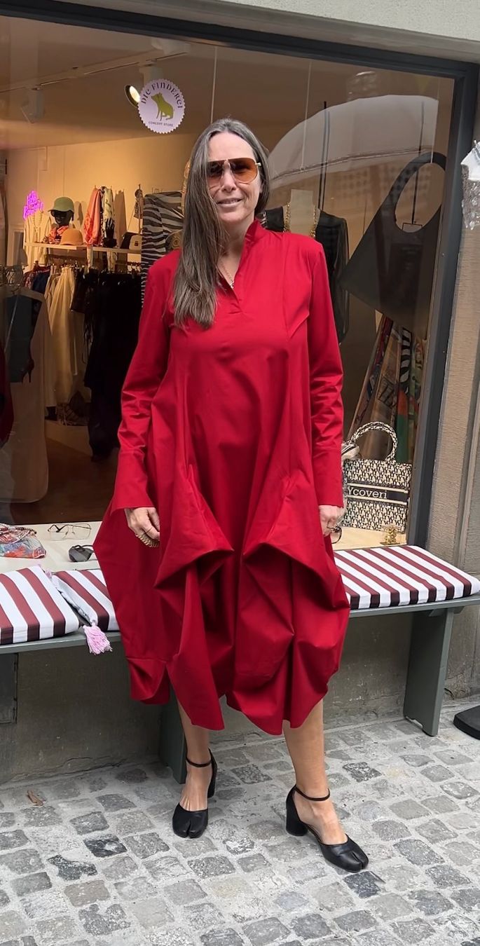 Kleider: Rotes Designer-Kleid - Aufregend, luxuriös, einzigartig – Neu und originalverpackt aus Zürich von Naebeli 7