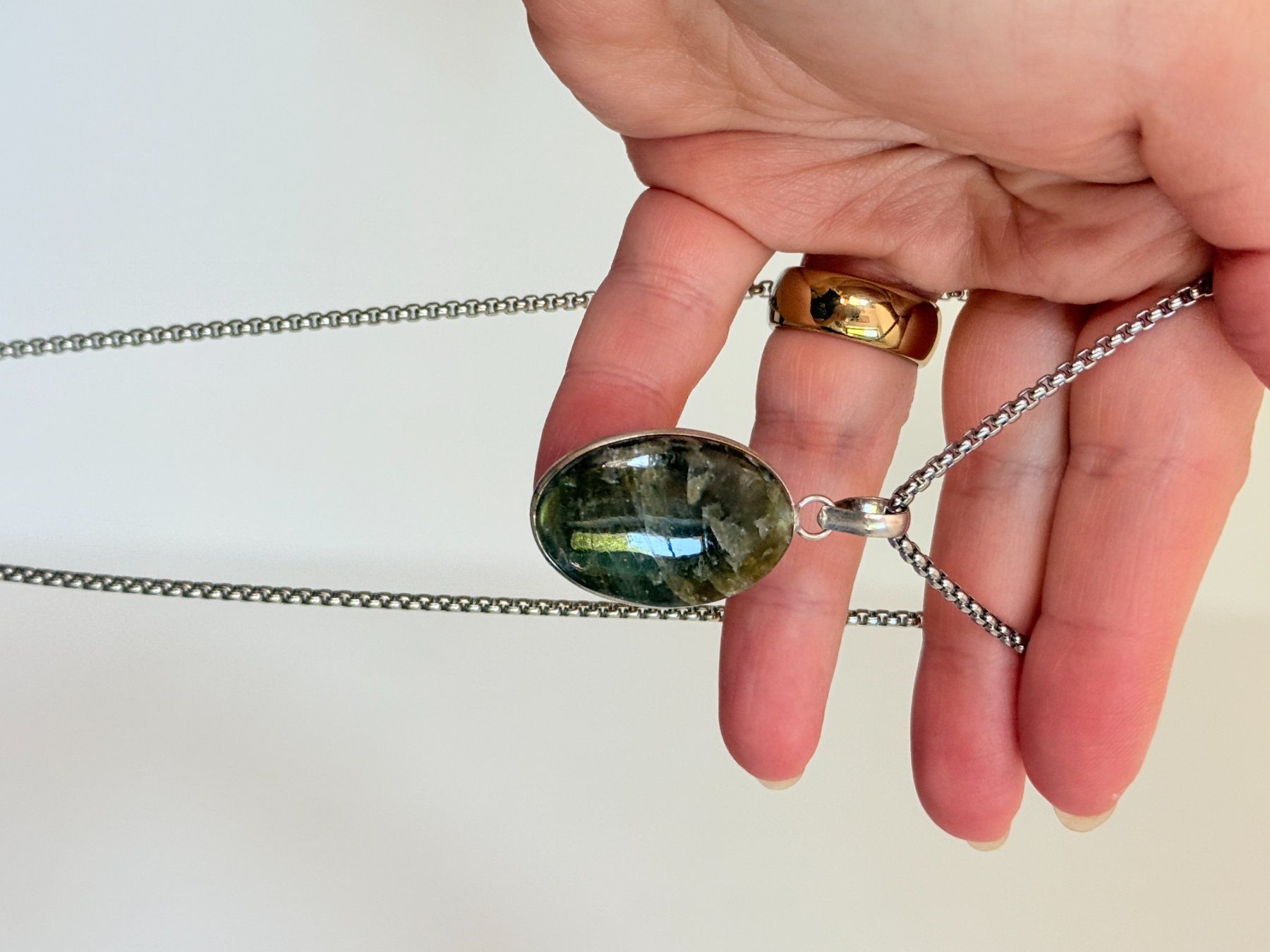 Catenine: Collier avec pendentif en pierre naturelle labradorite – Nuovo e nell'imballaggio originale da Genève venduto da AWWA 2