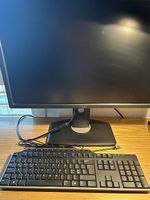 Bildschirm, Tastatur, alle Kabel