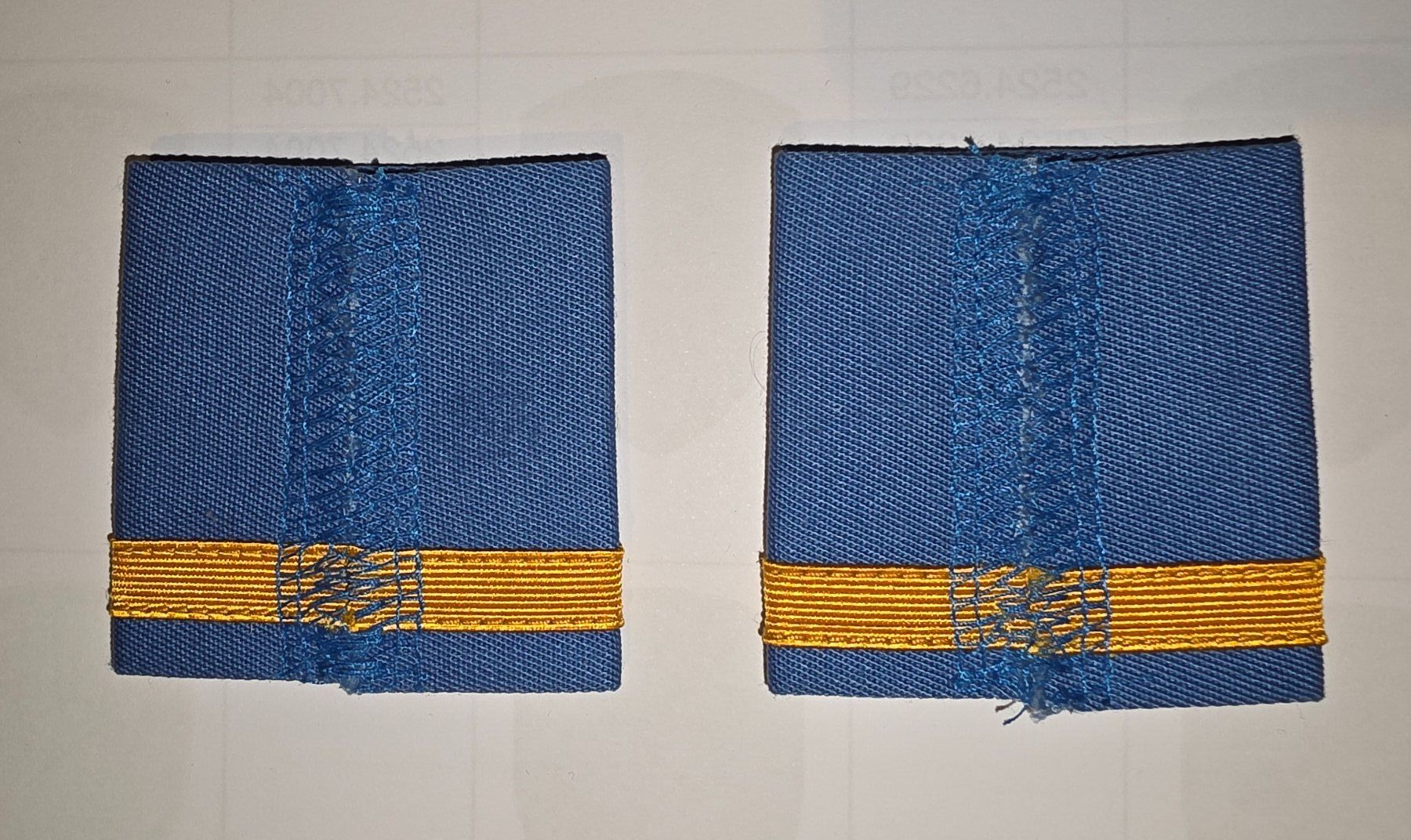 Armée suisse Plaquettes & Badges: UN Schulterabzeichen > Major im Set. – D'occasion à Obermumpf par oiskypoisky 1