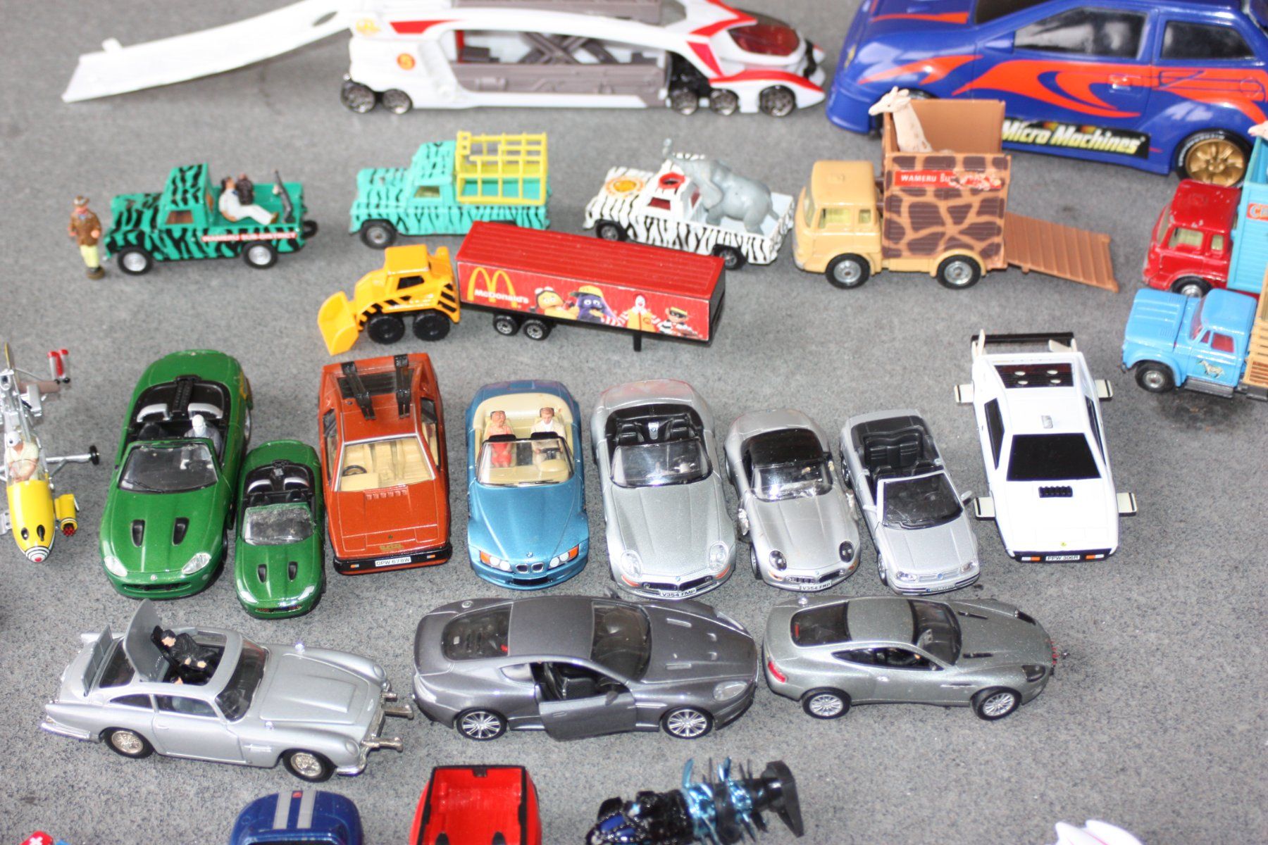 Giocattoli: Autosammlung James Bond, Batman, Daktari u.v.m. – Usato da Bern venduto da Puket 1